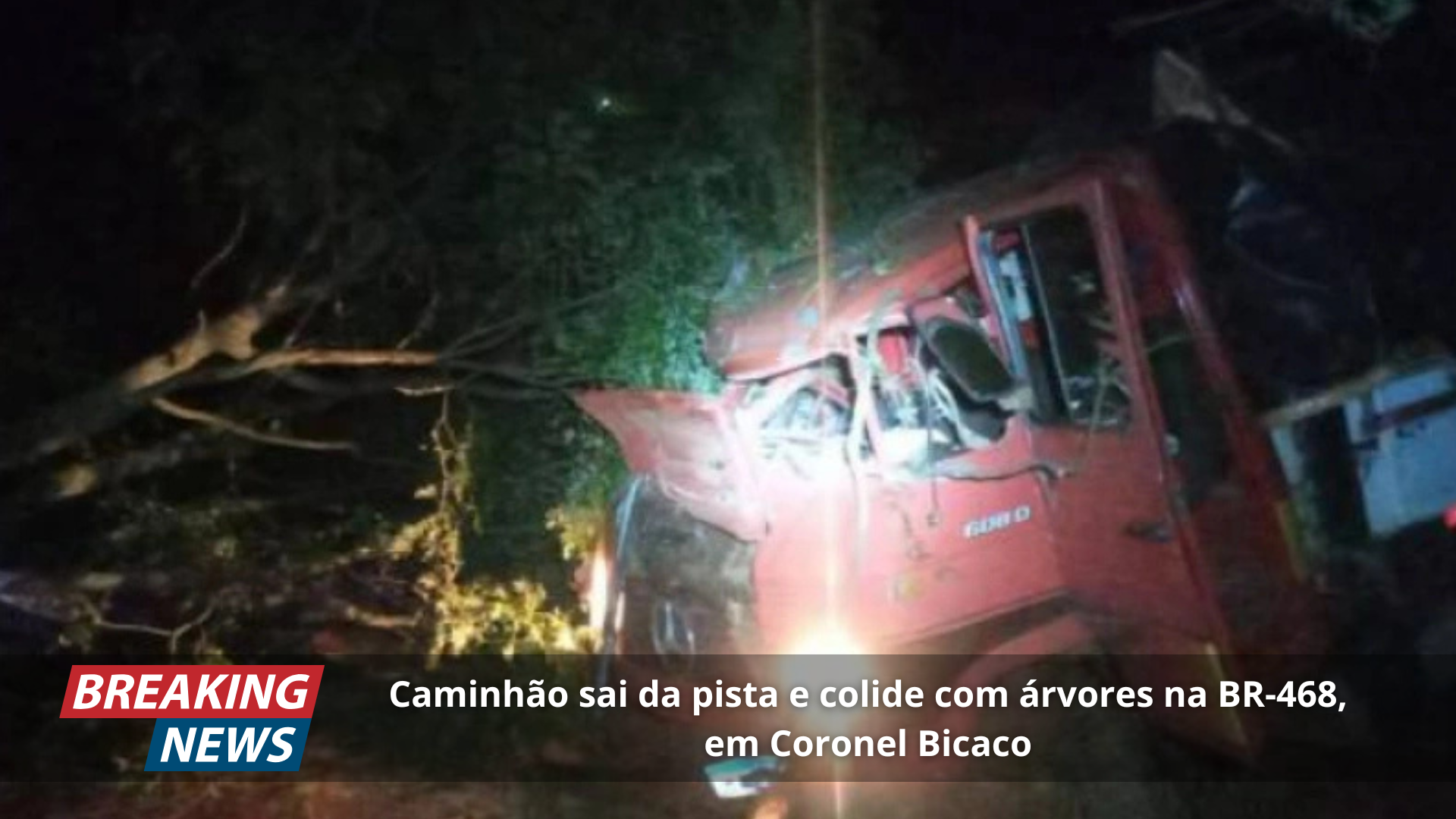 Caminhão sai da pista e colide com árvores na BR-468, em Coronel Bicaco