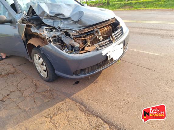 Veículos colidem no trevo do Parque Germano Dockhorn em Três de Maio
