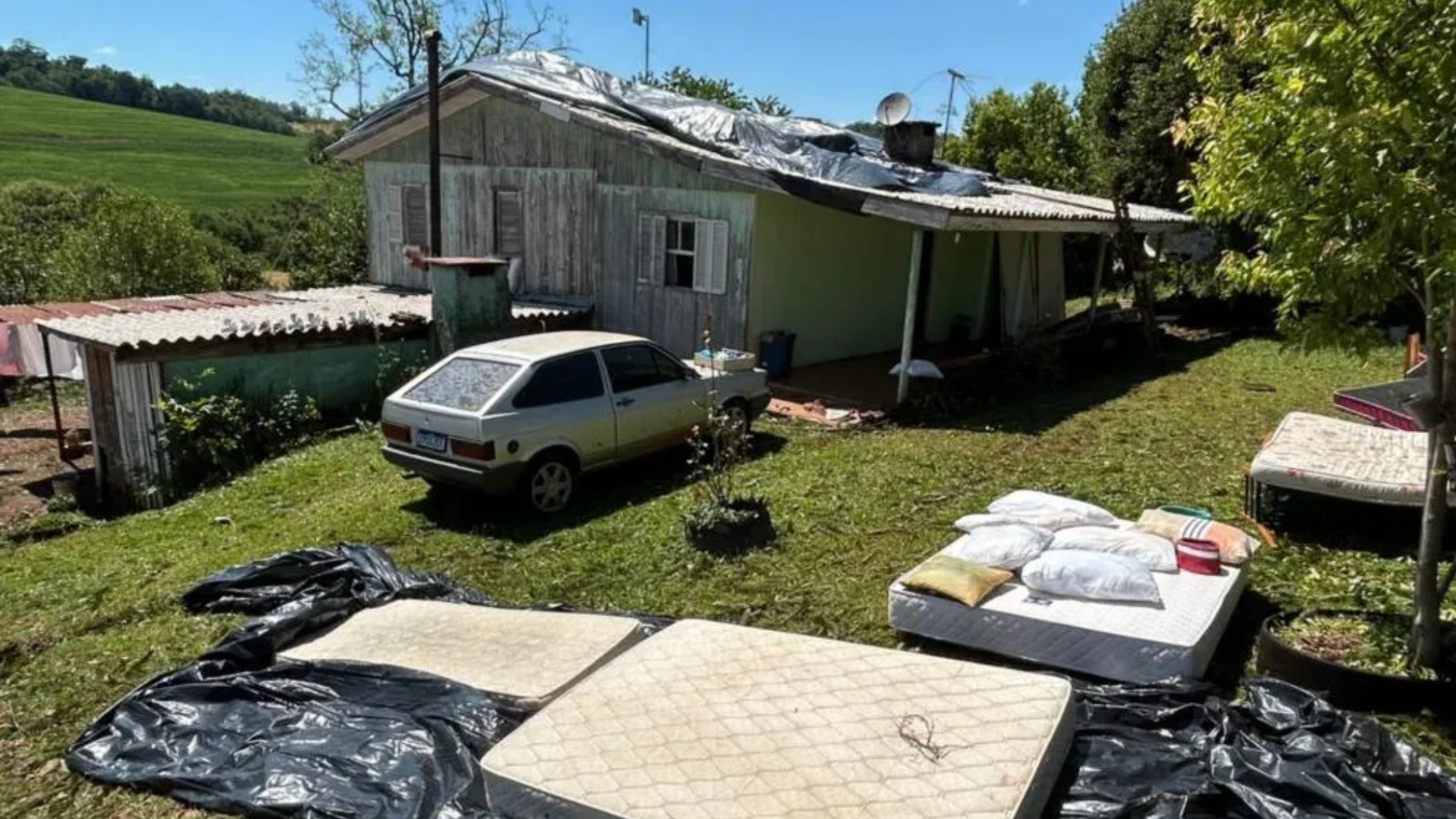 “Coisa mais triste do mundo”: morador que teve casa destruída por granizo relata como foi o temporal em Sarandi