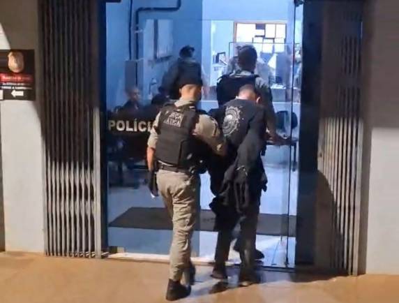 Assalto a farmácia no Centro de Ijuí termina com dois presos em flagrante