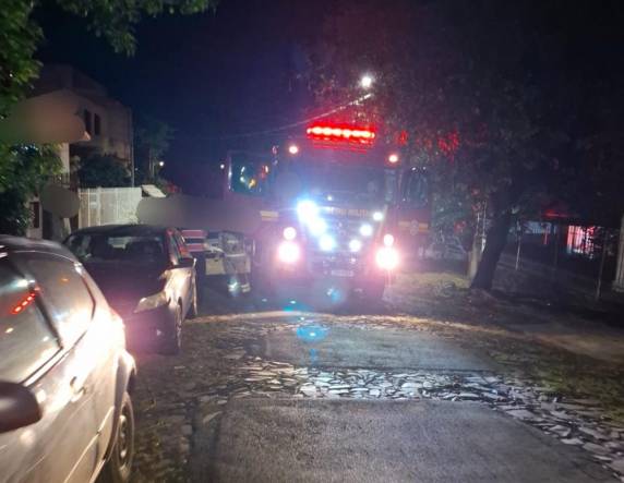 Mãe e criança são socorridas após inalarem fumaça em princípio de incêndio em Ijuí