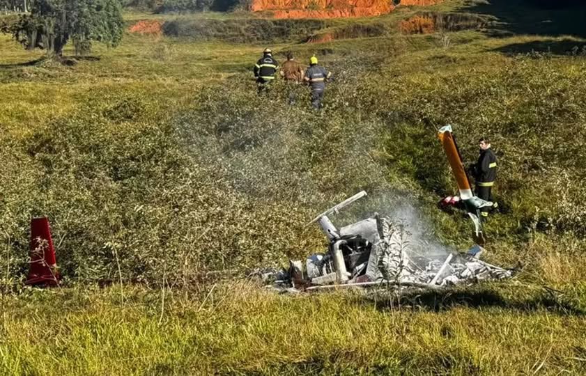 Helicóptero cai em Pomerode e corpo de piloto é encontrado carbonizado
