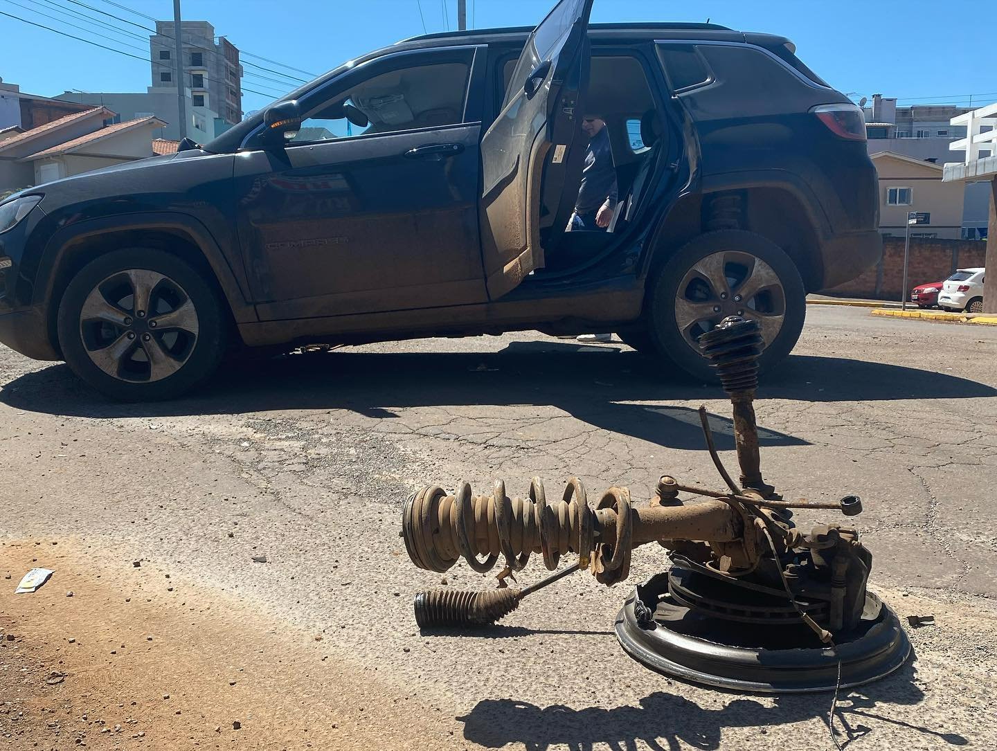 Carro Capota em cruzamento na cidade de Marau. (Veja as Fotos)