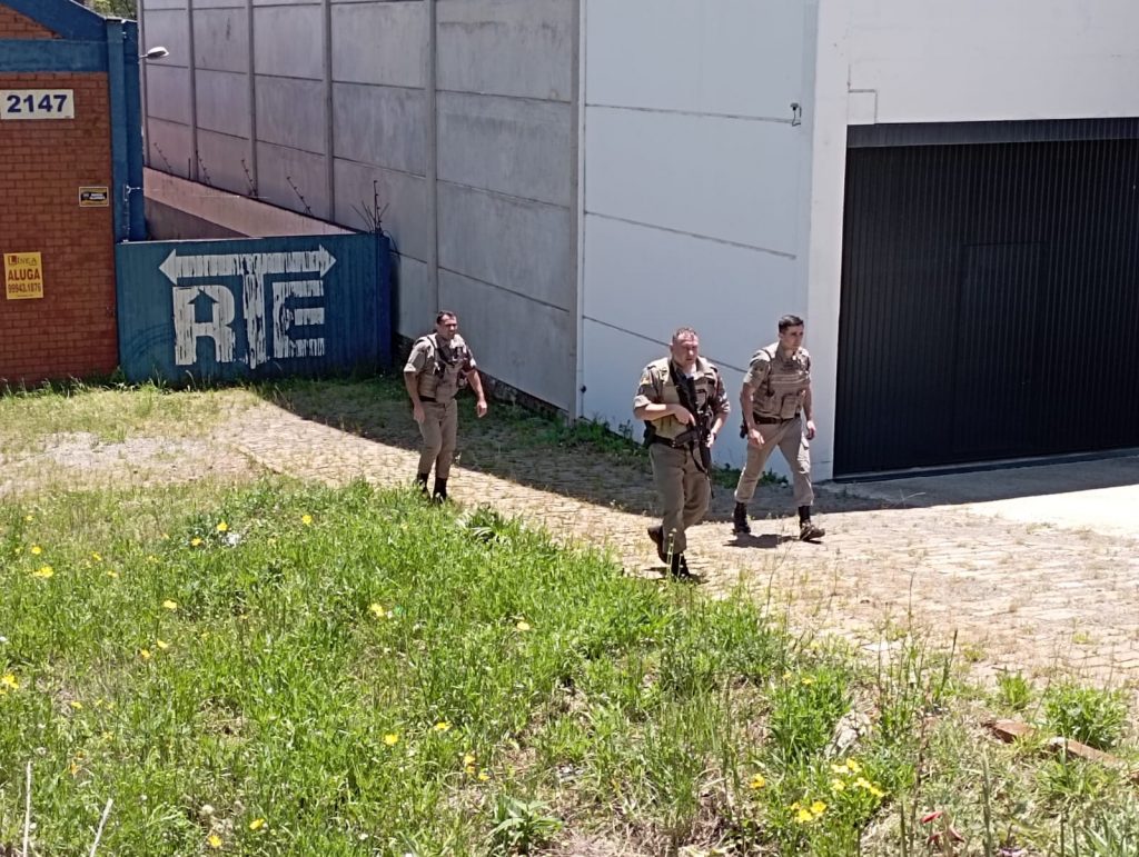 Polícia caça por bandido no Bairro Petrópolis em Passo Fundo