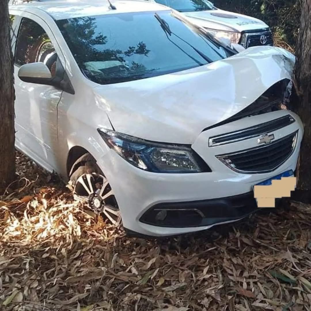 Mulher com filho no colo se joga de carro para fugir de sequestro em Três de Maio