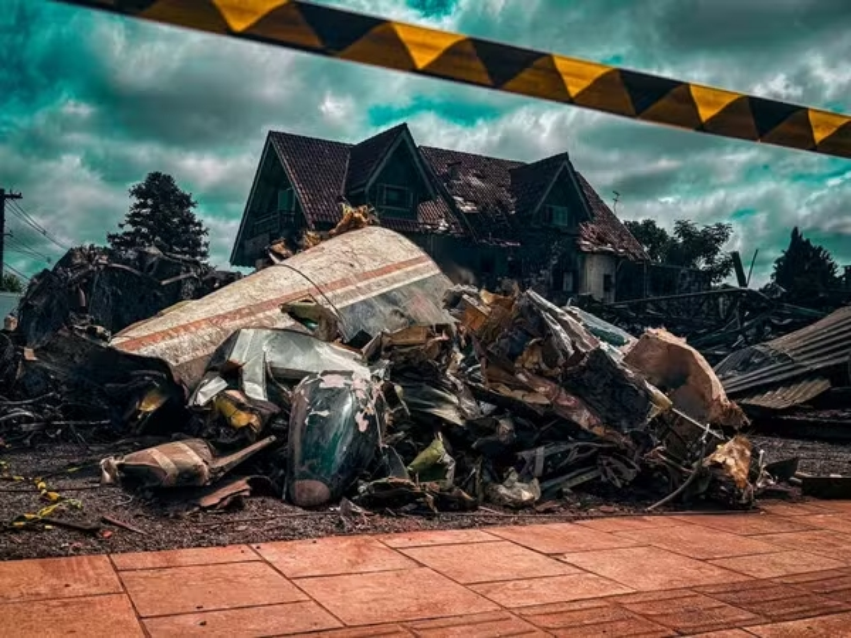 Morre camareira de pousada atingida por queda de avião em Gramado; total de mortos chega a 11