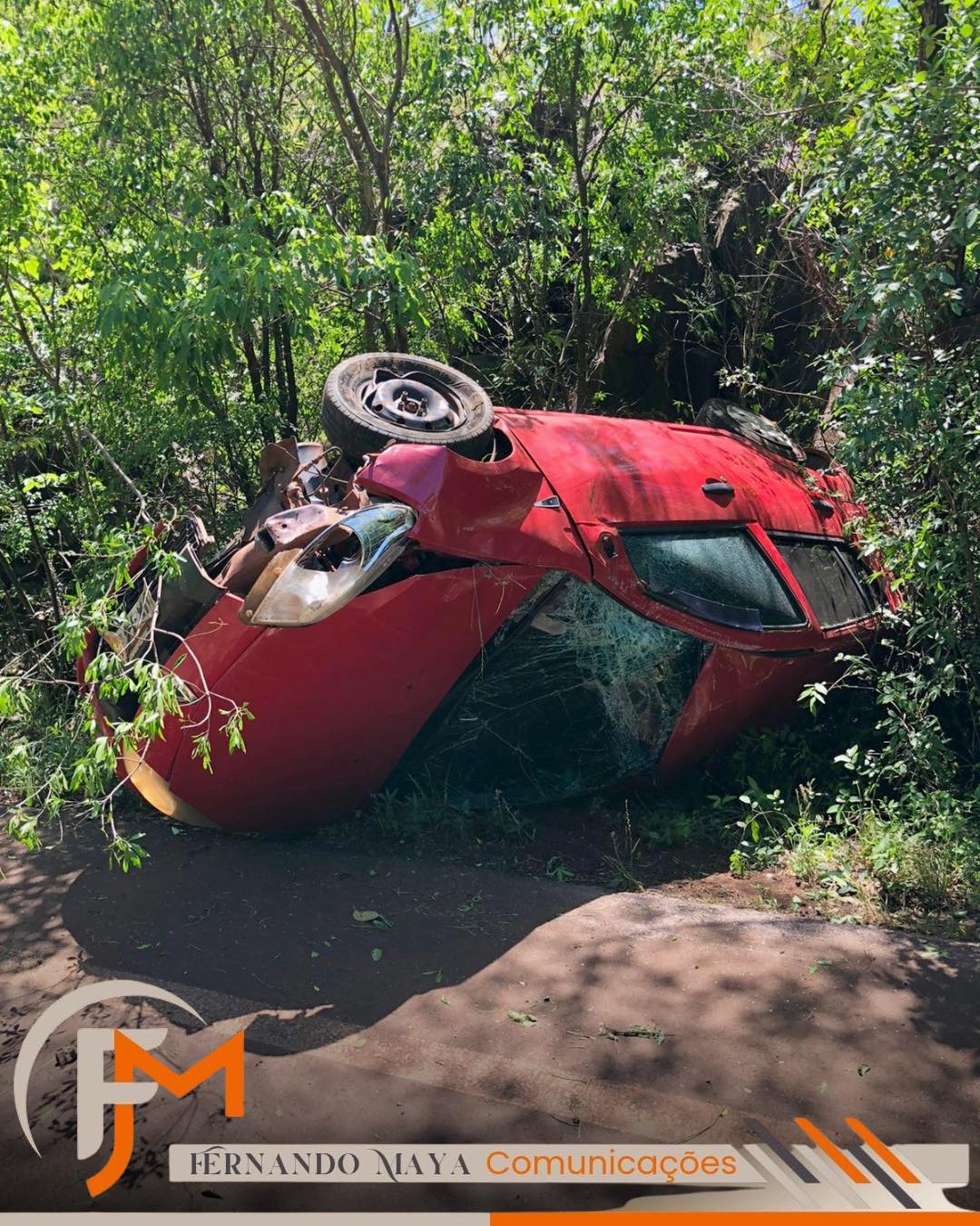 Veículo sai da pista e capota na ERS 168 próximo ao trevo de acesso a São Nicolau