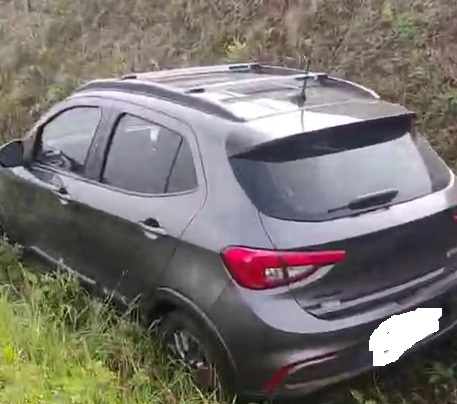 Veículo encontra-se abandonado na ERS-518 entre Braga e Campo Novo