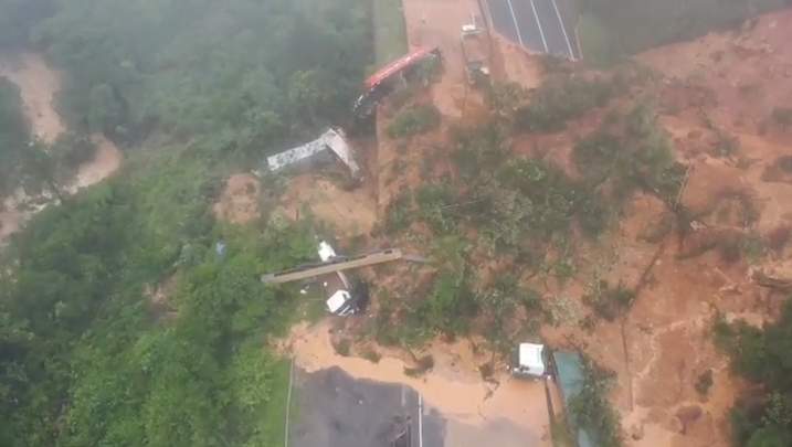 Vídeo: drone mostra destruição em BR após deslizamento de terra