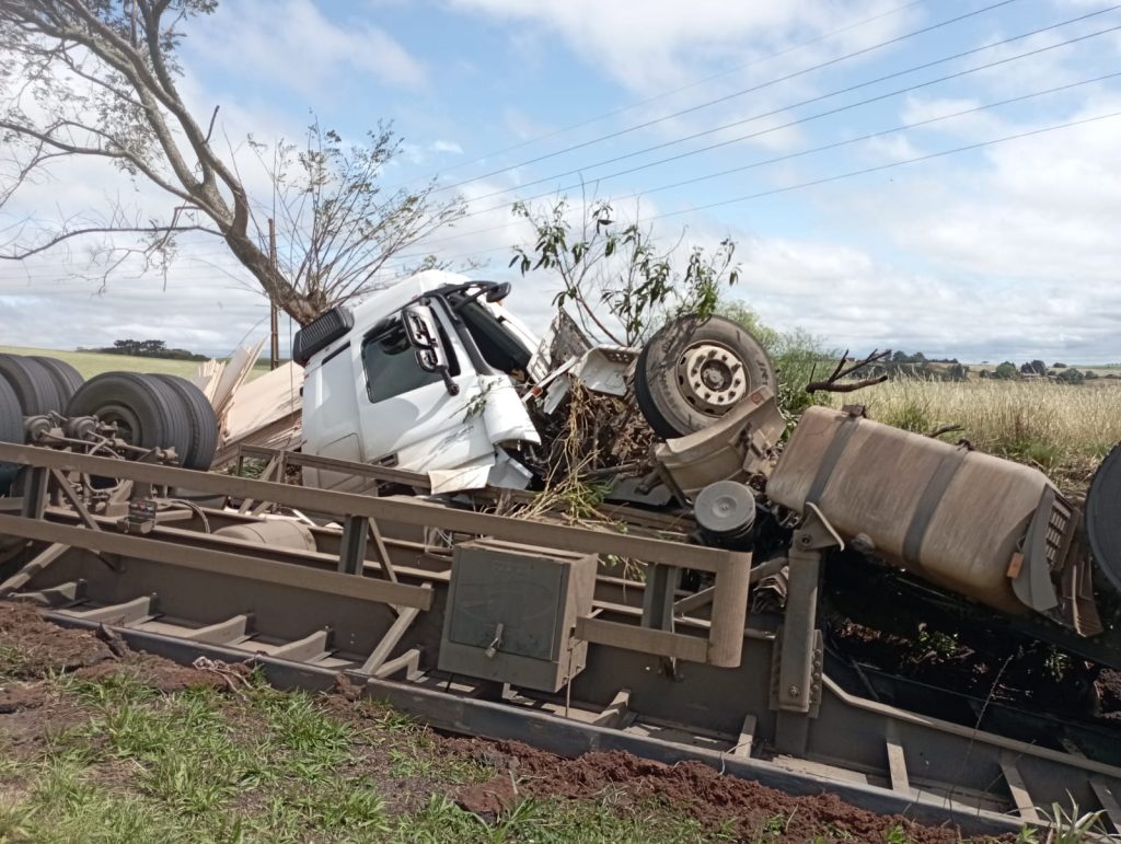 Grave acidente é registrado na ERS 324 entre Passo Fundo e Pontão