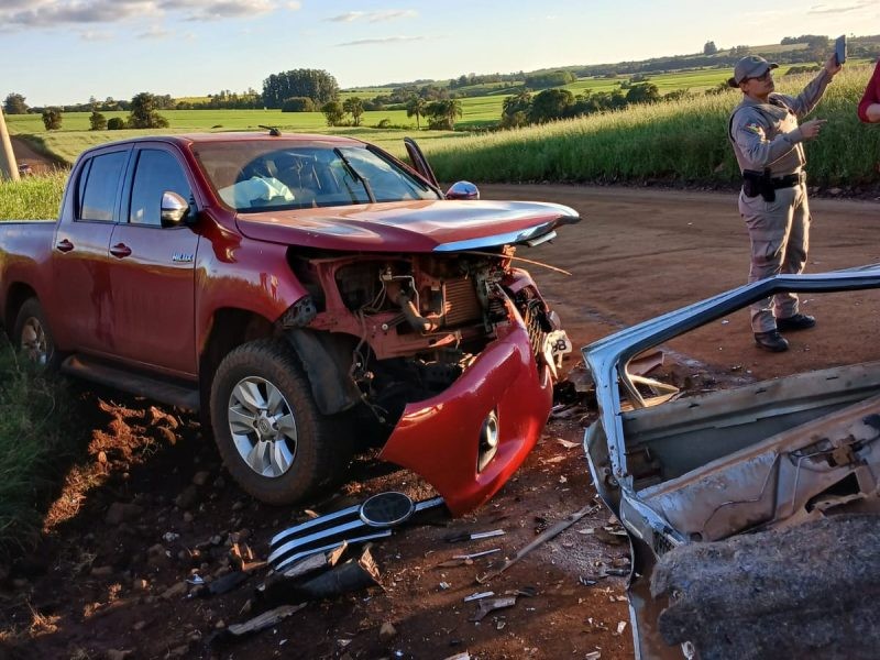 Quatro pessoas ficam feridas após colisão frontal, em Eugênio de Castro
