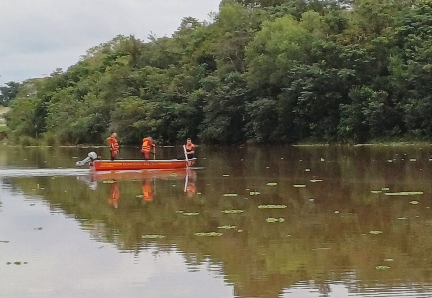Patrulha Ambiental procuram por cobras sucuris em rio na Região Noroeste