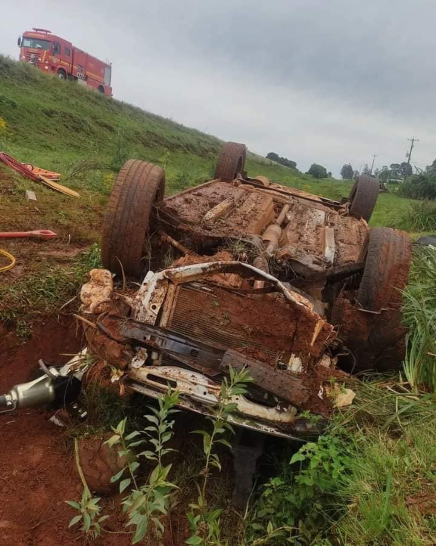 Veículo capota na BR-285 em Santa Bárbara do Sul