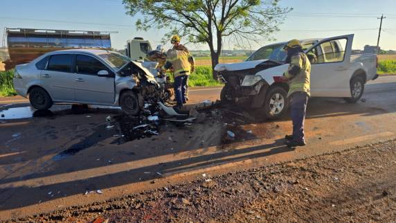 Colisão frontal entre veículos deixa motorista ferido na BR-472 em Santa Rosa