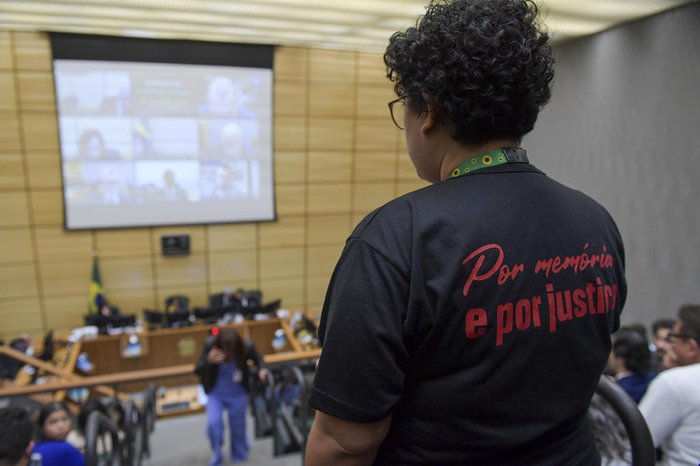 Com presença de familiares e sobreviventes, julgamento sobre anulação de júri da Kiss será retomado terça-feira