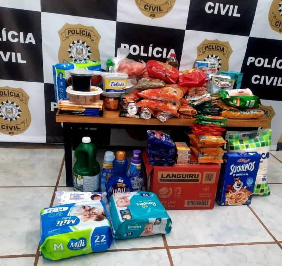 Mulheres fazem rancho, pagam com PIX mas são inquiridas por fraude e estelionato