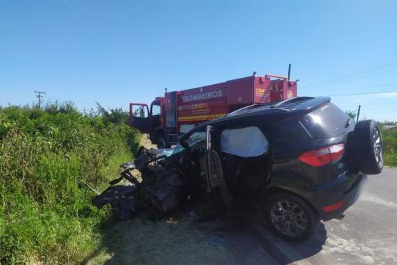 Criança de 11 anos morre em acidente entre caminhonete e caminhão em Palmares do Sul