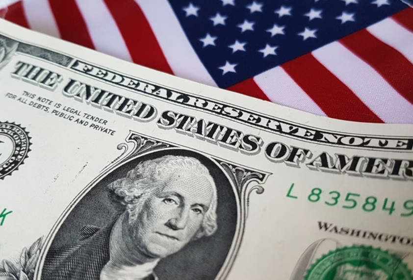 Dólar bate novo recorde e fecha em R$ 6 pela 1ª vez na história