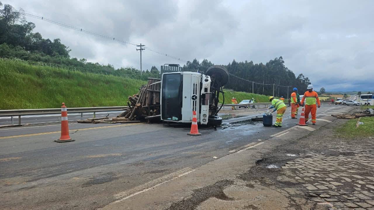 Três pessoas ficam feridas em acidente na BR-386 entre Soledade e Fontoura Xavier