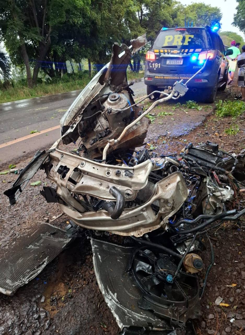 Três irmãos ficam feridos em acidente impressionante na região