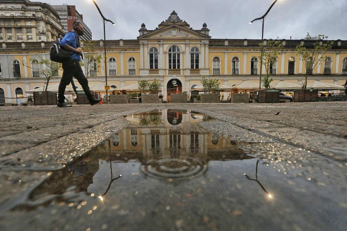 Semana começa com sol no RS, mas terá temporais e rajadas de vento de 70 km/h a partir de terça-feira