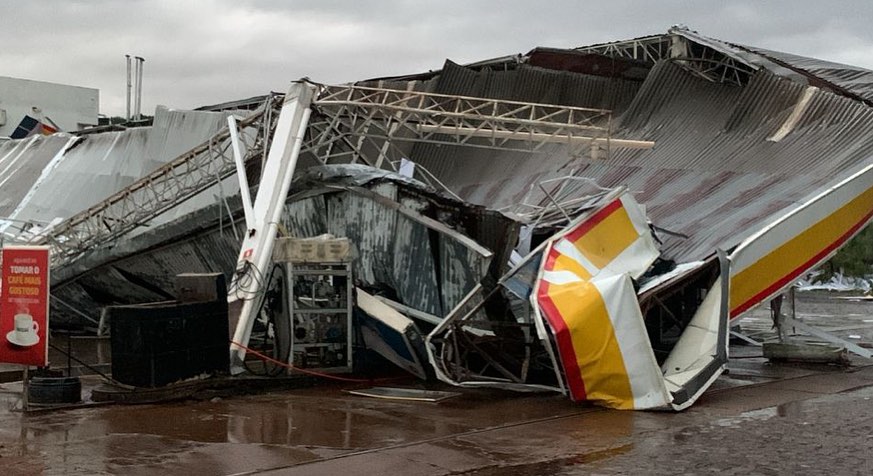 Posto de combustível é totalmente destruído pela força do vento em Ronda Alta