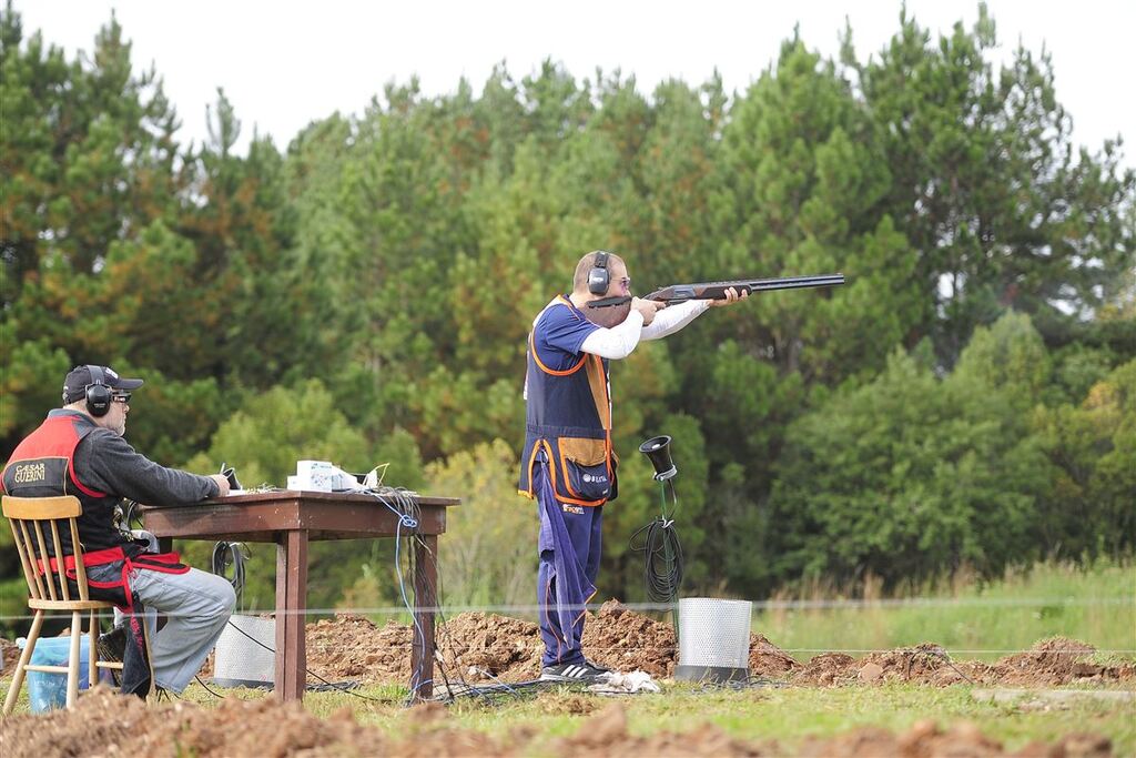 Lula pretende fechar todos os clubes de tiro particulares do país