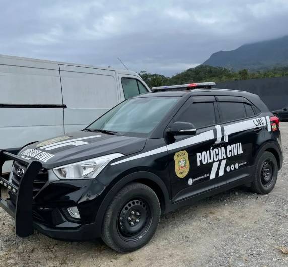 Homem é flagrado estuprando sobrinha de 11 anos, é espancado por familiares e preso, diz polícia