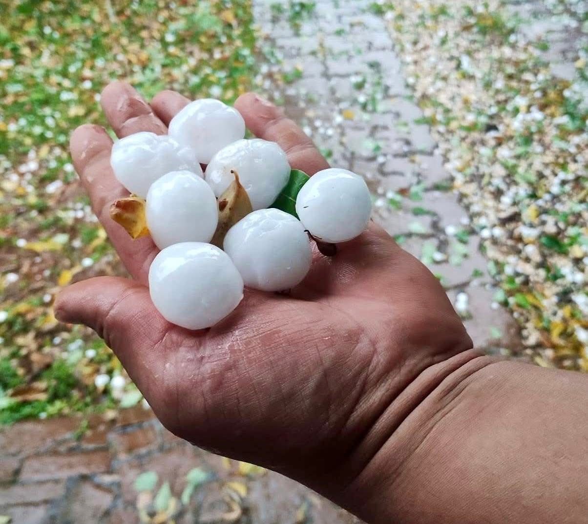 URGENTE: Município da Região é atingido fortemente com precipitação de granizo na tarde deste domingo (21)