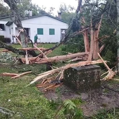 Raio assusta família e causa danos em residência de Pinhal Grande