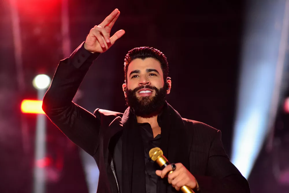 Mulher vence processo de R$ 50 mil contra Gusttavo Lima após música citar número de celular dela