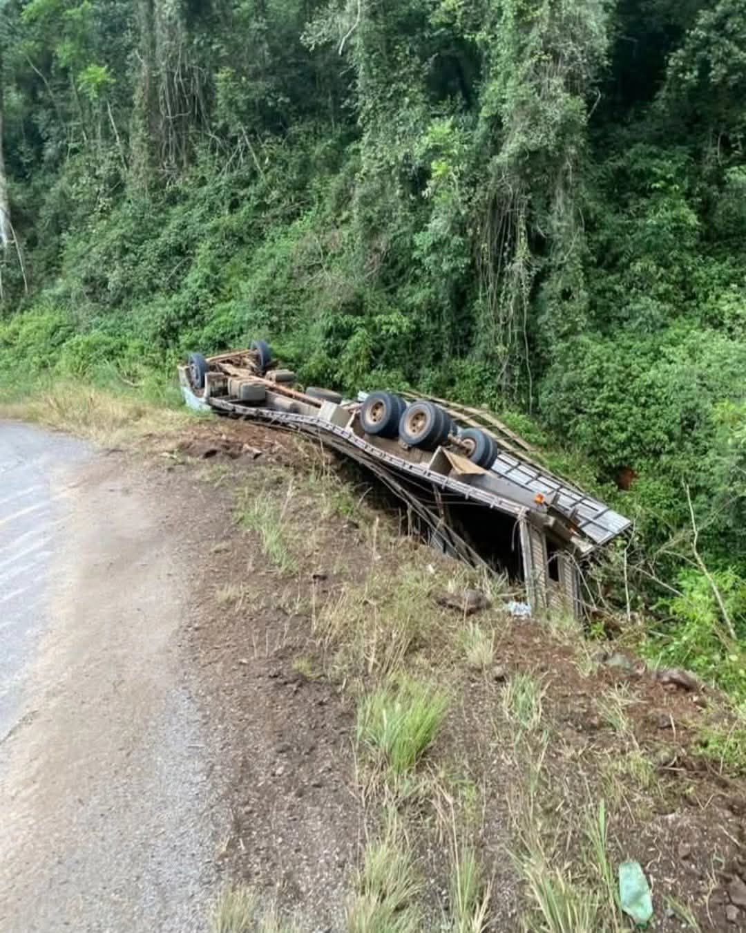 Grave acidente com caminhão é registrado na ERS-431 entre Guaporé e Vista Alegre do Prata