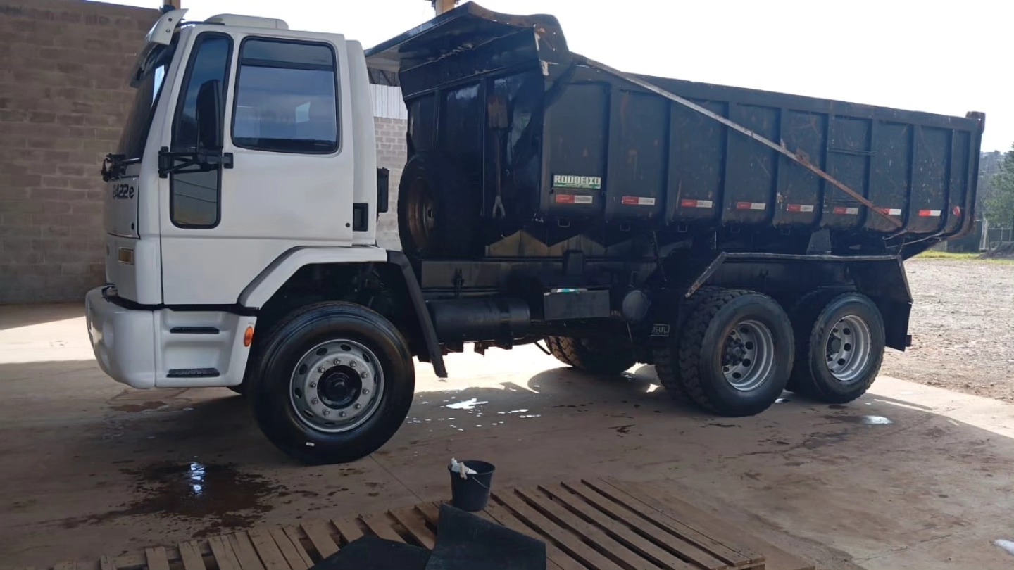 Caminhão é furtado no pátio de posto de combustíveis em Passo Fundo