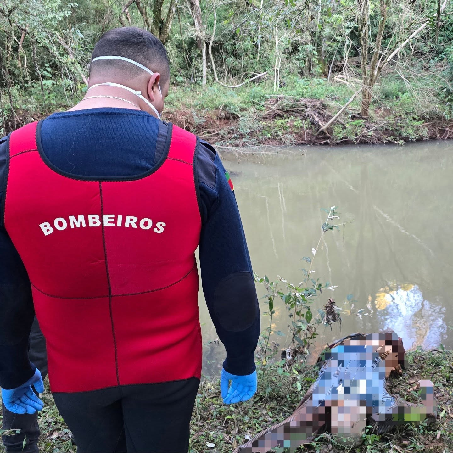 Homem é encontrado morto no interior de Passo Fundo; vítima foi amarrada, esfaqueada e jogada no rio