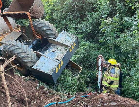 Acidente com rolo compactador deixa operador ferido no interior de Crissiumal