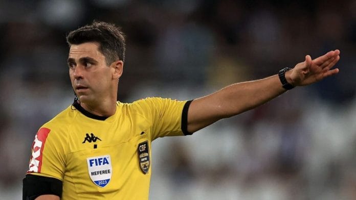 Árbitro da partida entre Grêmio e Vasco é afastado por tempo indeterminado pela CBF