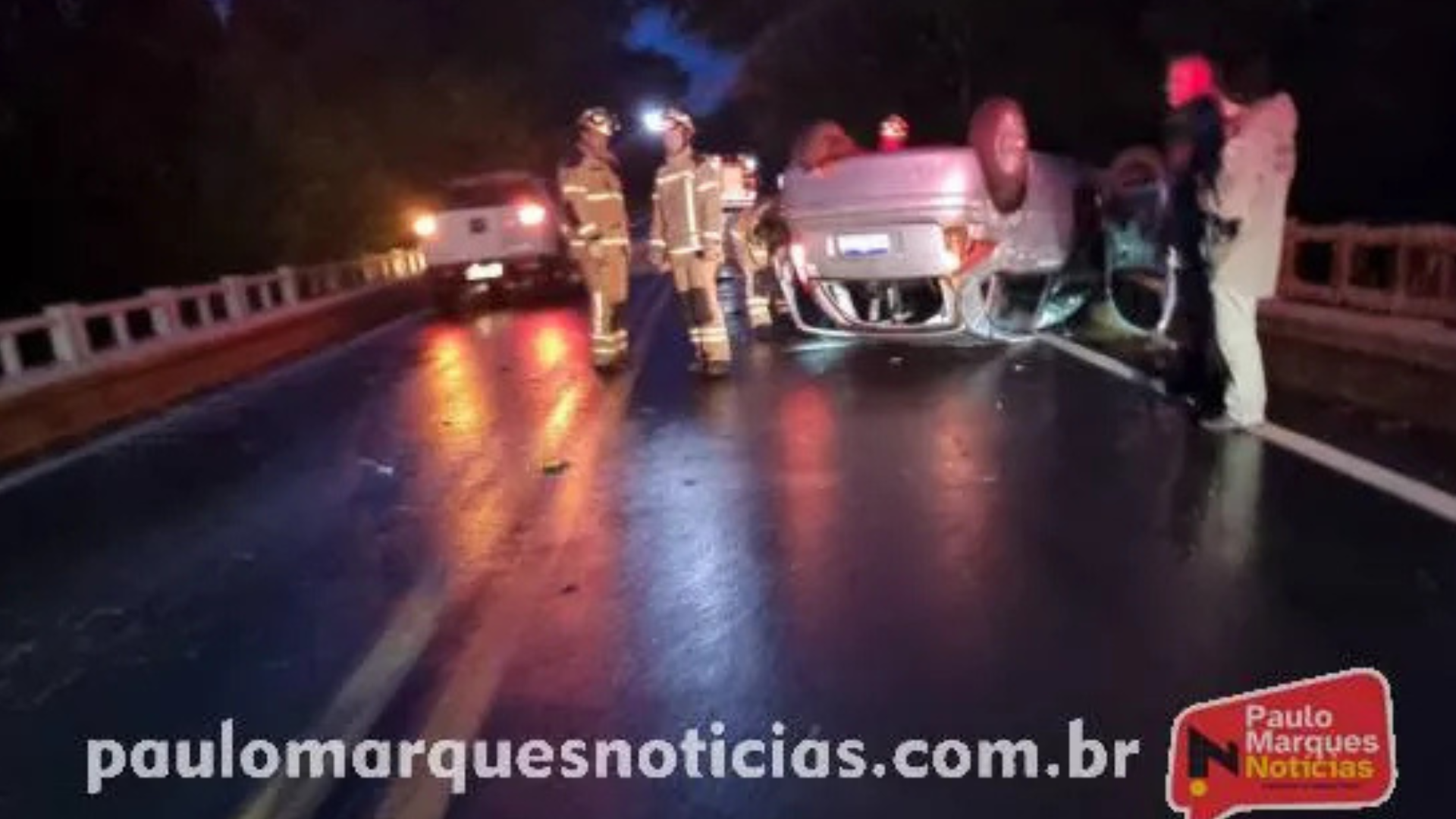 Veículo capota sobre a ponte do Rio Buricá na divisa entre Boa Vista do Buricá e São José do Inhacorá