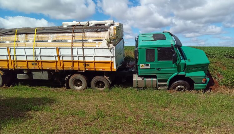 Saída de pista envolvendo carreta na BR-285 em Santa Bárbara do Sul