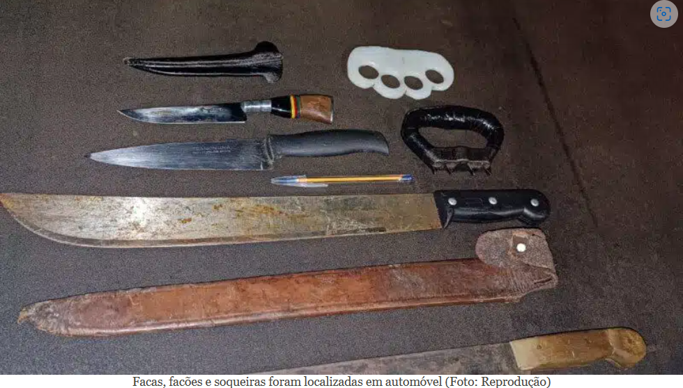 Policiais apreendem armas brancas e multam motorista por som alto em Panambi