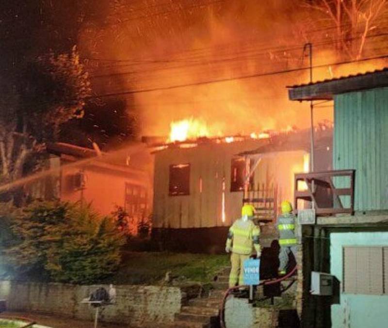 Incêndio consome residência na madrugada desta quinta-feira em Panambi