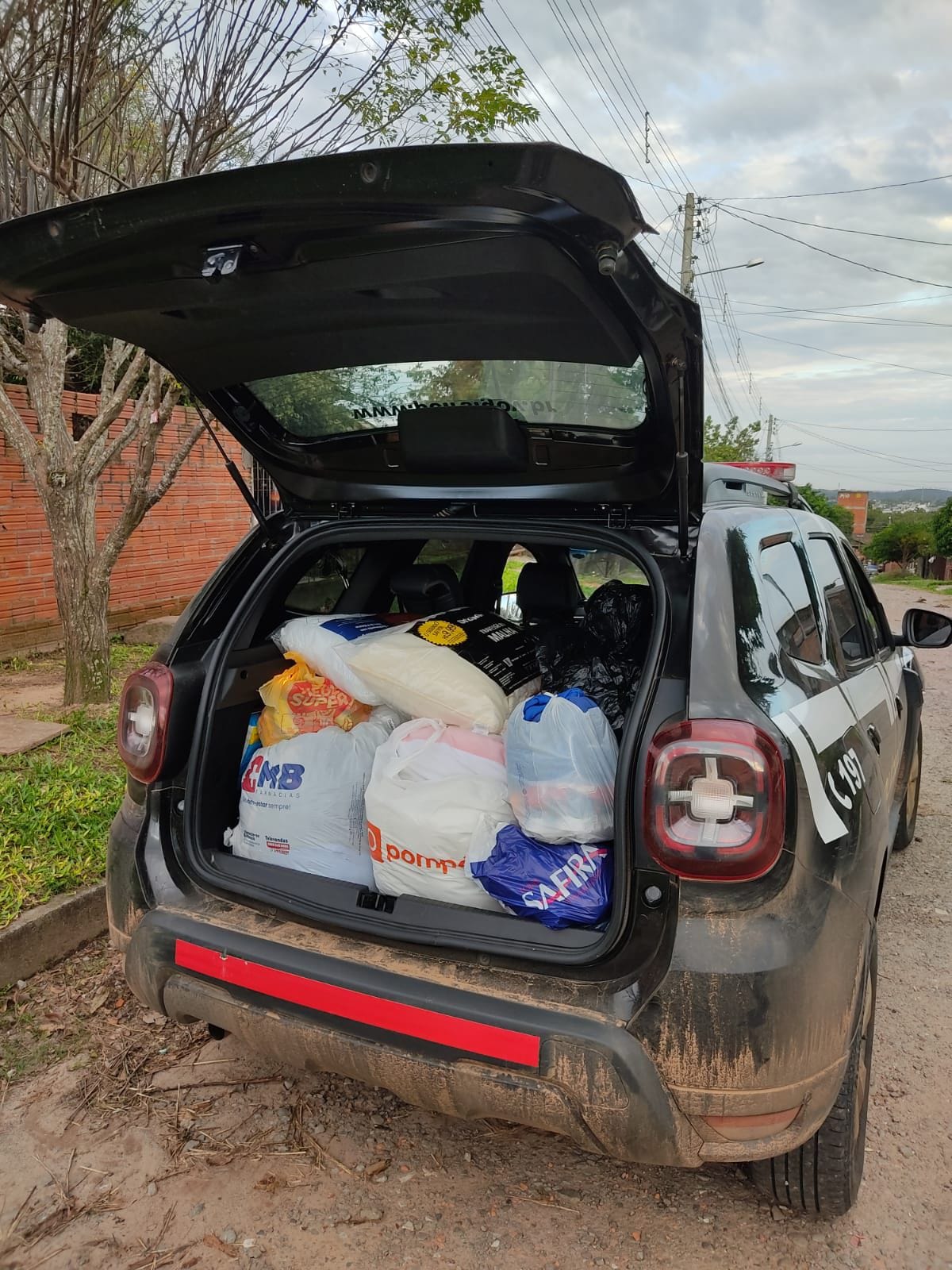 Após denúncia de venda de donativos, Polícia Civil apreende diversos itens em residência em Santa Maria