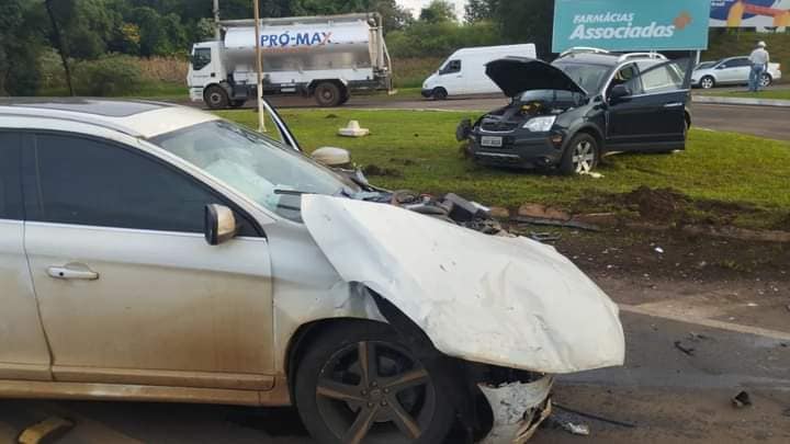 Colisão entre veículos é registrada no trevo de acesso a Panambi na BR 285