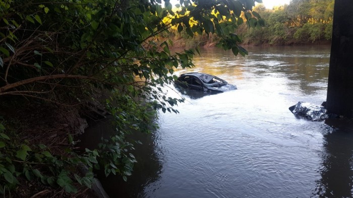 Identificada mulher que morreu após carro cair da ponte da ERS 569 em Barra Funda