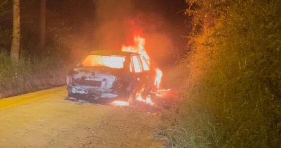 Quatro corpos carbonizados são encontrados dentro de carro em SC