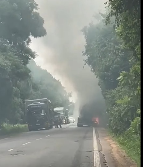Caminhão pega fogo na ERS342 em Cruz Alta