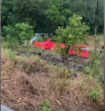 Acidente envolvendo caminhão de transporte de frangos na ERS 472 em Tenente Portela