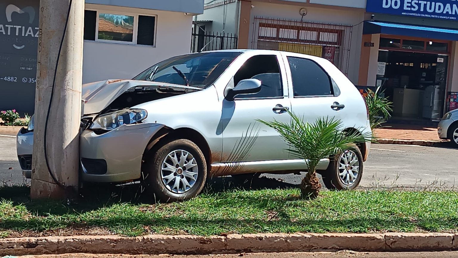 Mulher ficar ferida em acidente no centro de Tuparendi