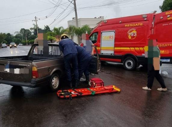 Colisão entre carro e caminhonete deixa mulher ferida em Horizontina