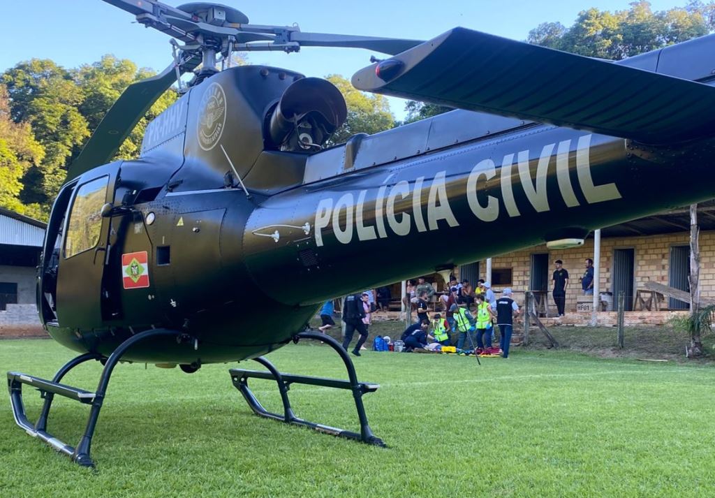 Homem é baleado, passa por cirurgia em campo de futebol e morre no hospital