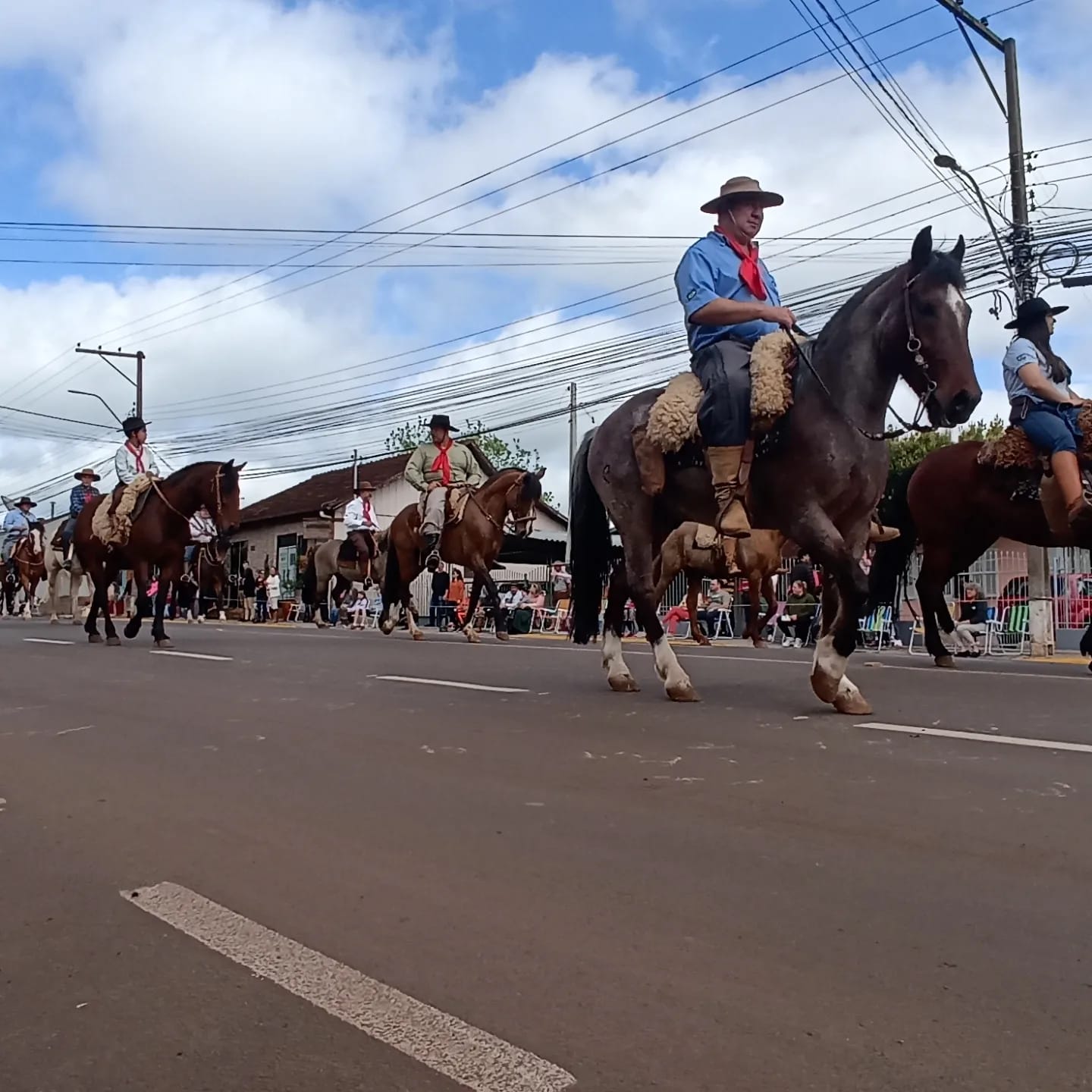 Panambi Comemorou o dia 20 de setembro com um magnifico desfile nesta manhã de terça Feira!